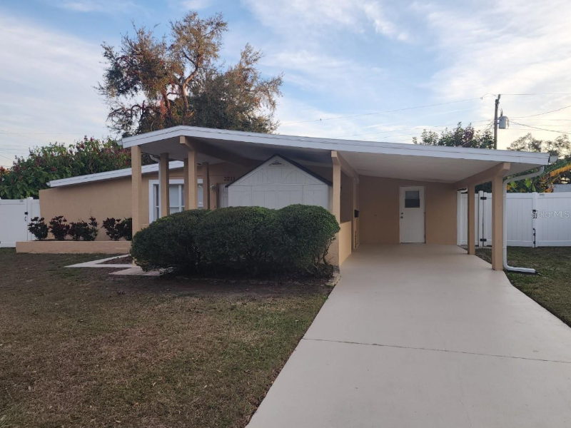 Bradenton House: 3211 20TH AVE W