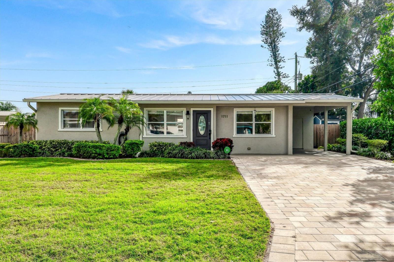 Bradenton House: 1711 MARILYN AVE