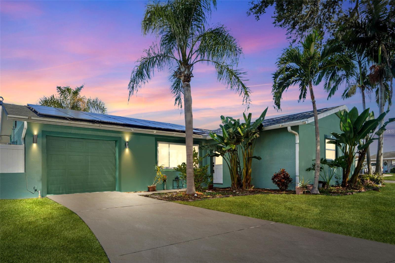 Seminole House: 11017 64TH TER