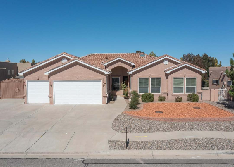 Rio Rancho House: 3945 Bay Hill Loop SE