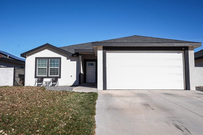 Clovis House: 2336 Newman Dr