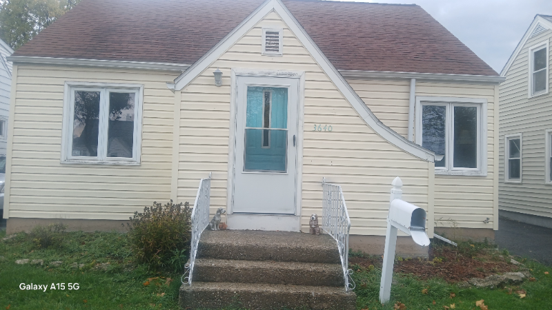 Niagara Falls House: 3640 Chapin Ave,