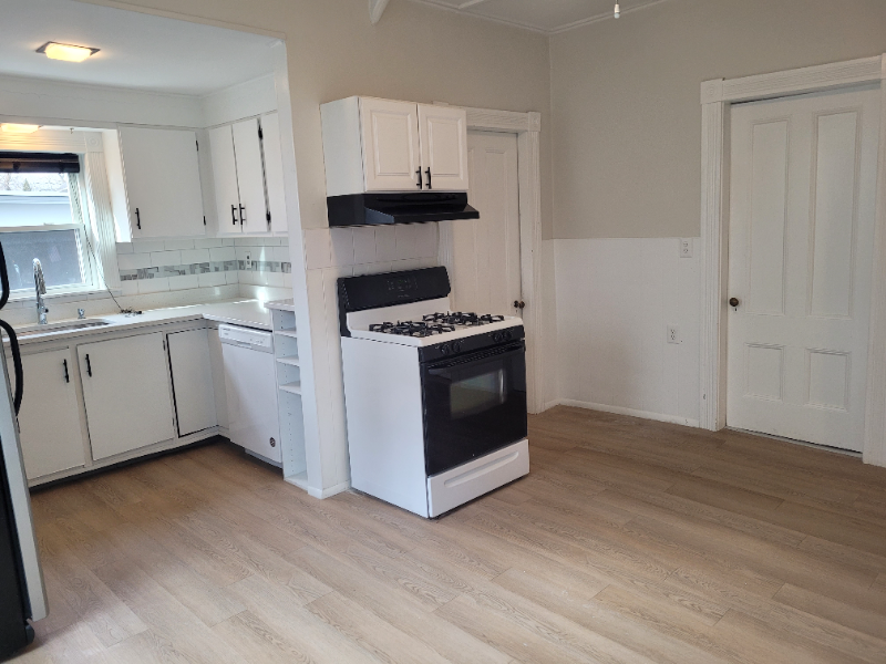 Haverhill Apartment: 37 Byron St.