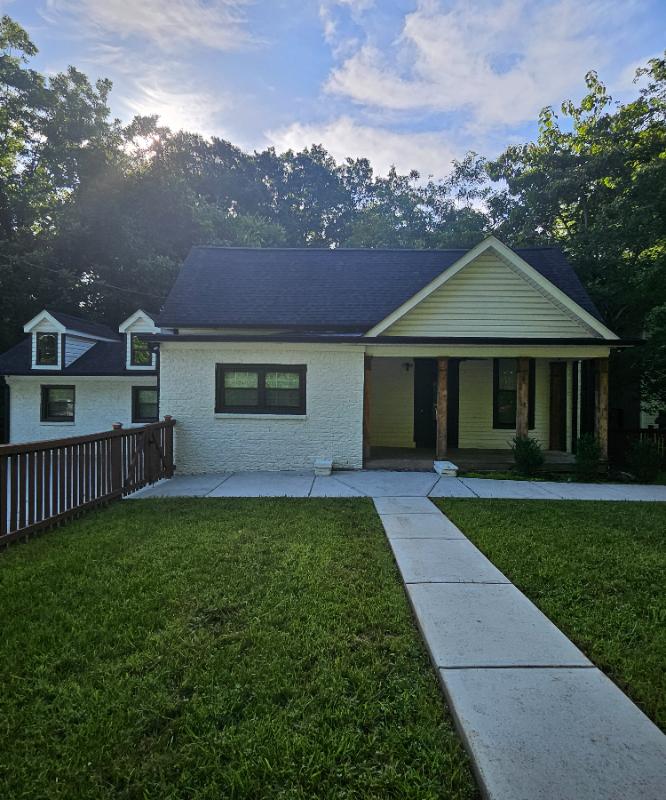 Atlanta House: 16 Johnson Rd NW,