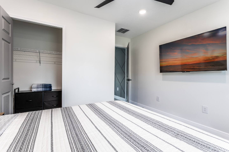 Orlando House: 1414 E Harding St