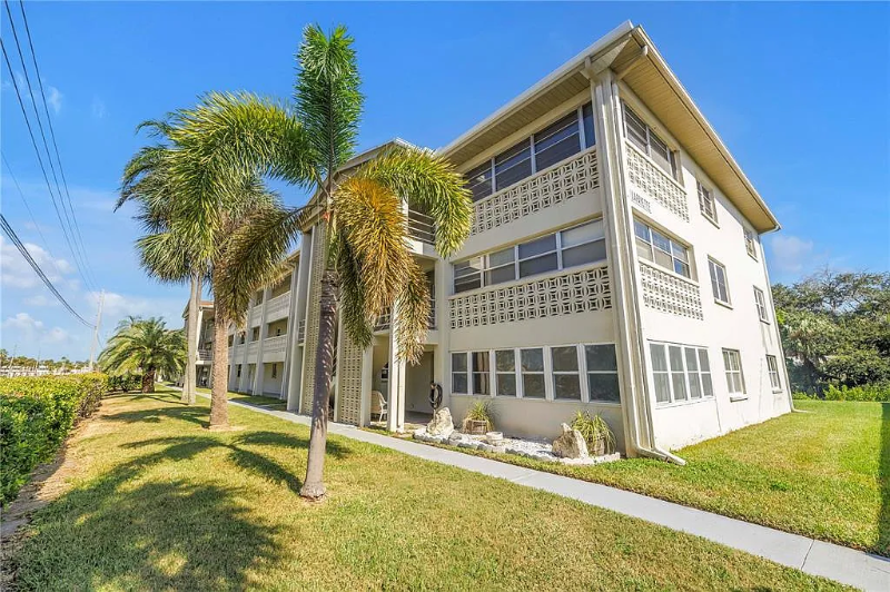 St. Petersburg Condo: 4455 Duhme Rd