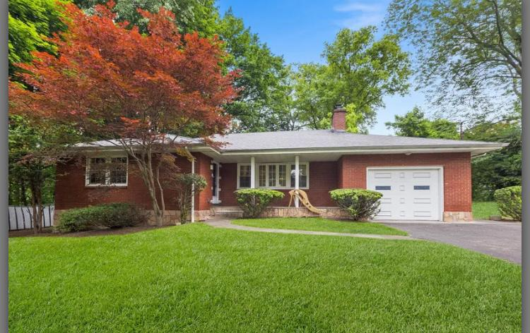 White Plains House: 38 Park Ave W