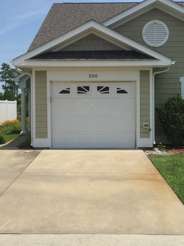 Newport Multiplex: 206 Diamond Cv,