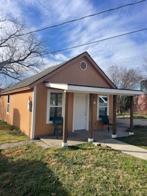 Weatherford House: 209 Wiggs Ln