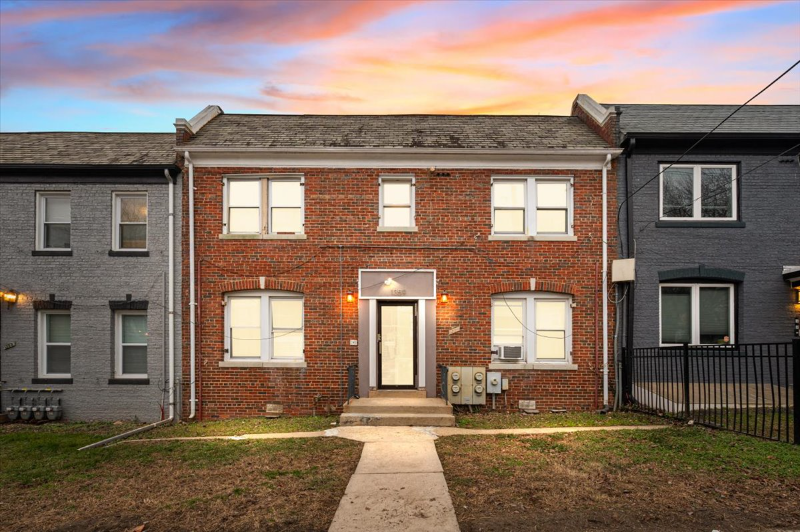 Washington Apartment: 1359 Bryant Street NE
