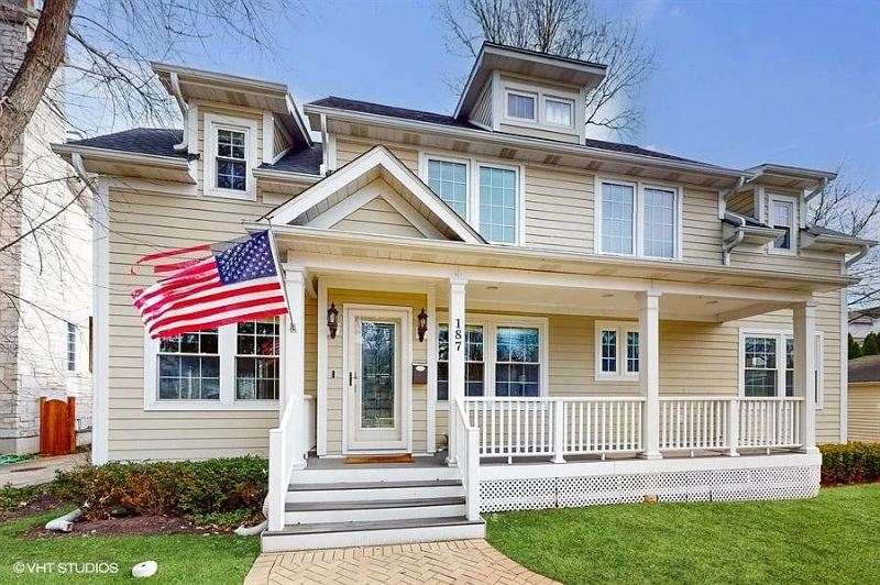 Winnetka House: 187 Forest St