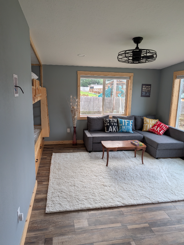 Otis House: 3663 NE East Devils Lake Rd