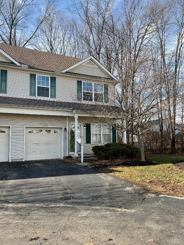 Columbus Condo: 676 Grove Cir