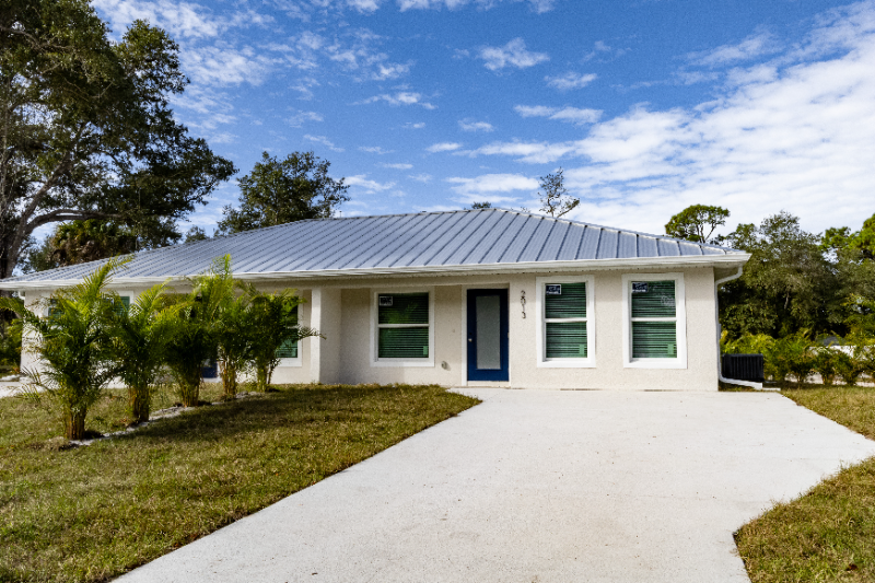 Port Charlotte Townhome: 2013 Fraser St