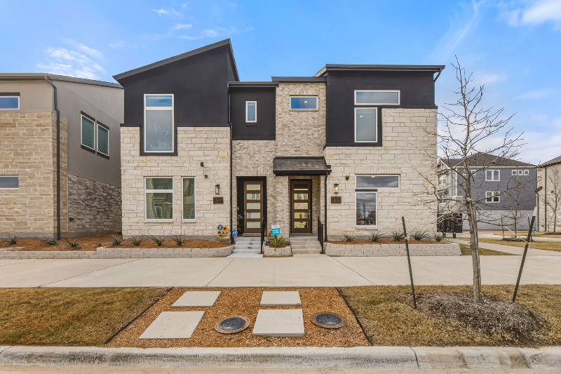 Plano Townhome: 816 Meadowcrest Drive