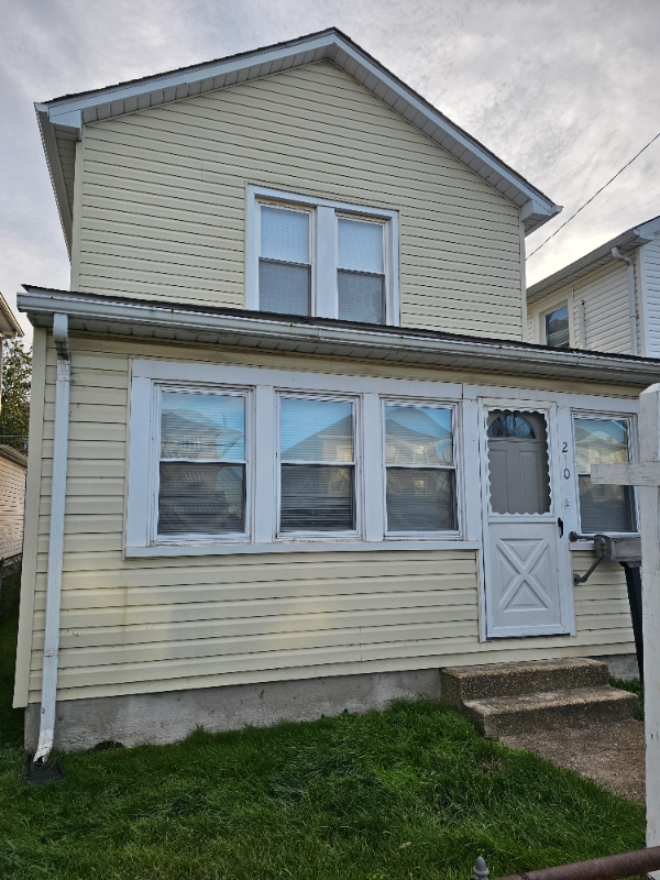 Dundalk House: 210 Center Street