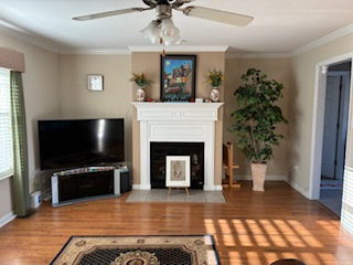 Corryton House: 5327 Azinger Ln