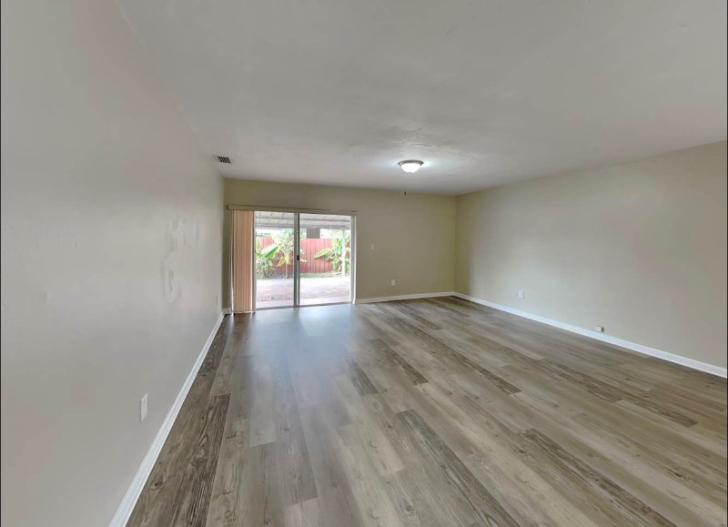 Miami House: 2610 SW 121