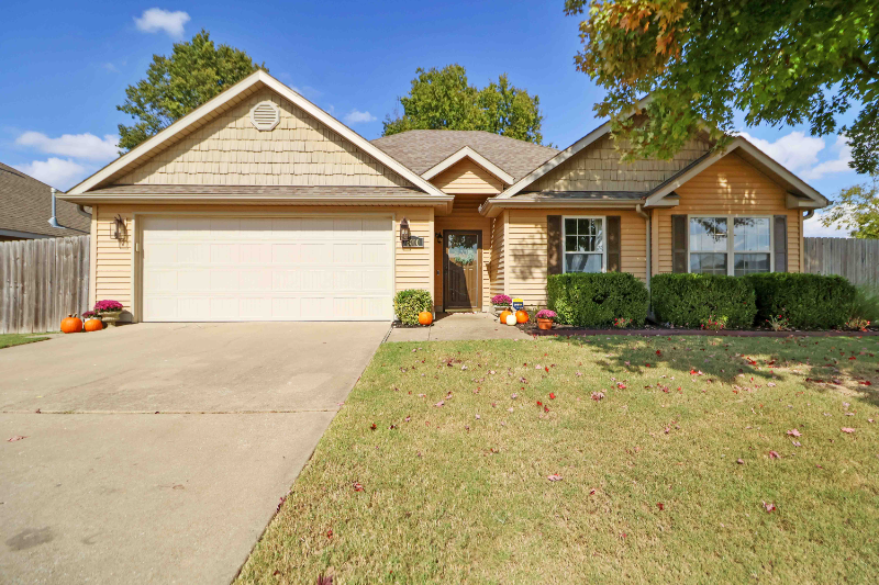 Bentonville House: 3000 SW Wentworth Ave