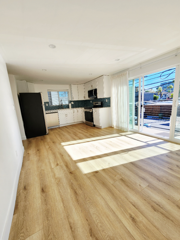 Venice Beach Multiplex: 2407 Abbot Kinney Blvd