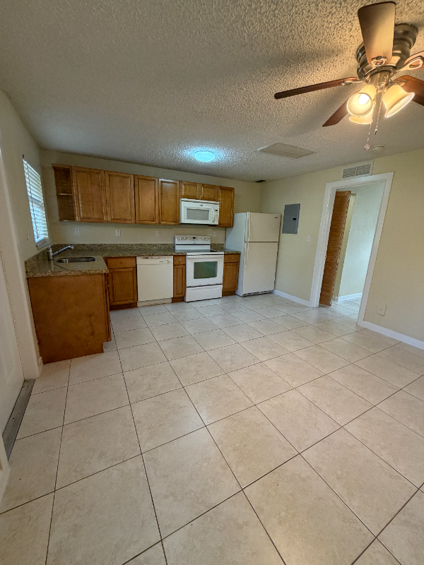 FORT LAUDERDALE Apartment: 700 SW 15th Avenue