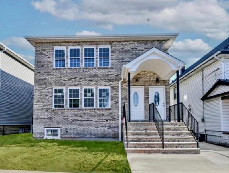 Queens Village House: 107-13 220 st