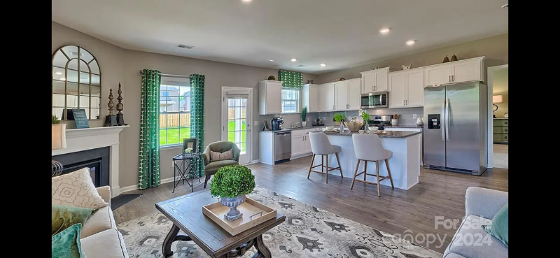 Fletcher House: 36 Ashelyn Park Dr