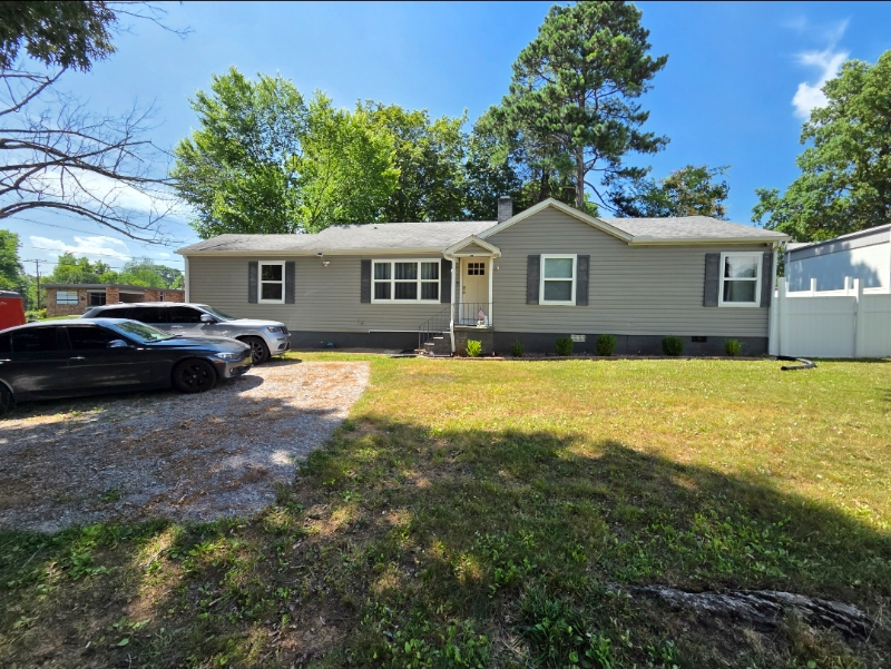 Knoxville House: 247 W Young High Pike