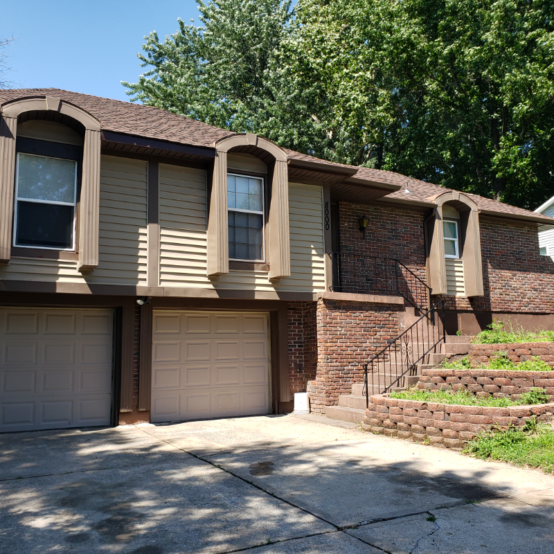 Grandview House: 8000 E 120th St,