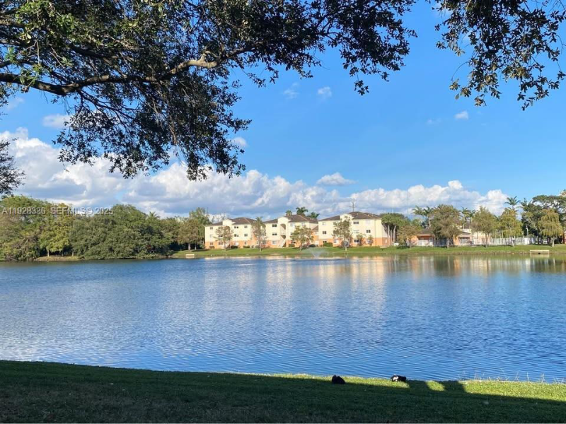 Hollywood Apartment: 3700 N 56th Ave