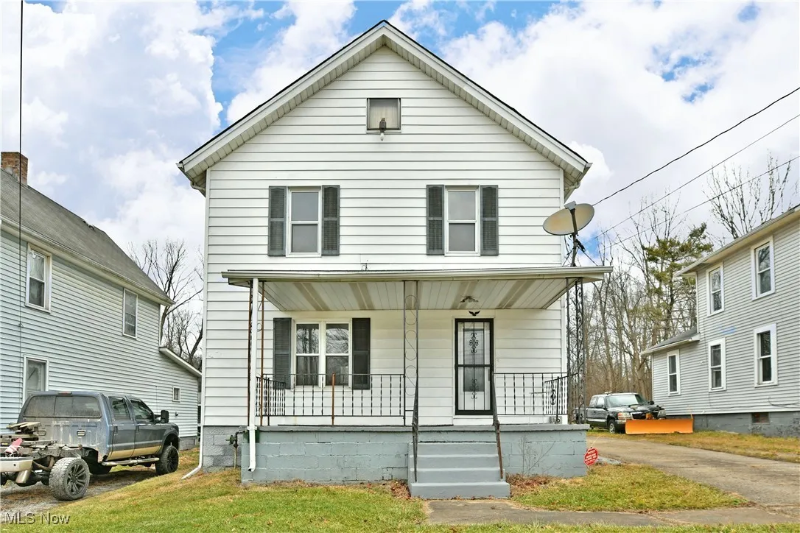 Warren House: 2785 Deforest Rd SE