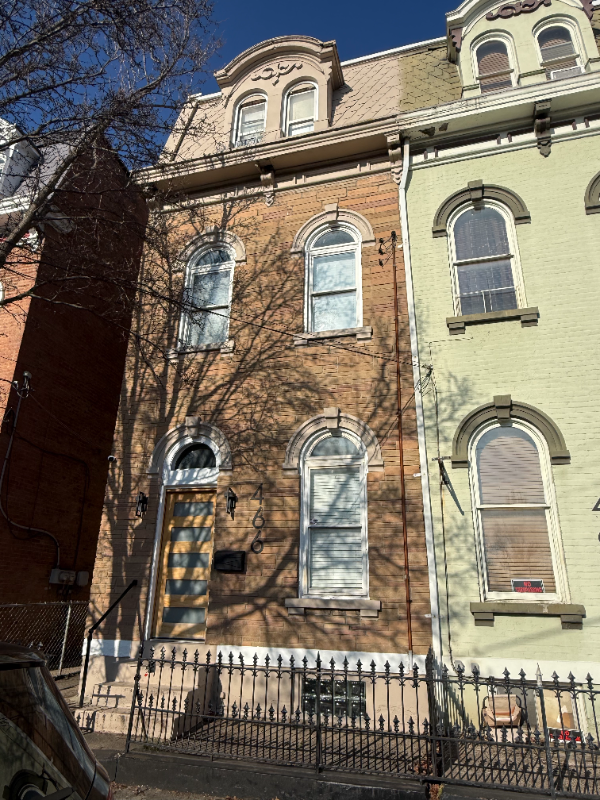 Cincinnati House: 466 Dayton St