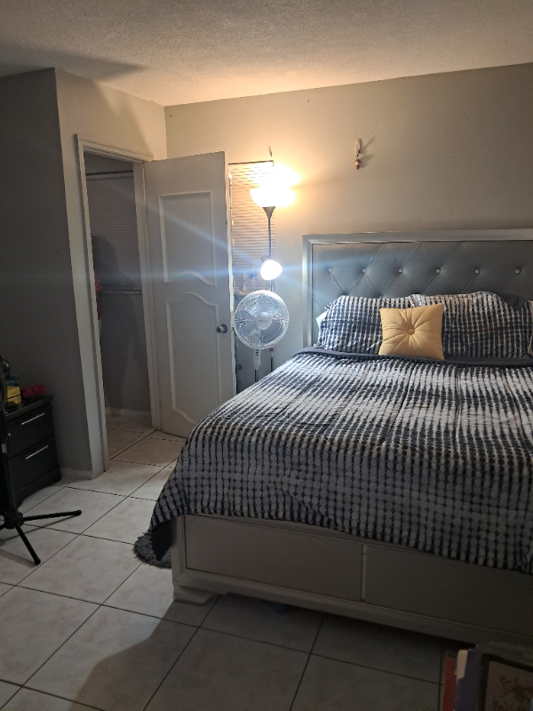 Hollywood Apartment: 6771 freedom st