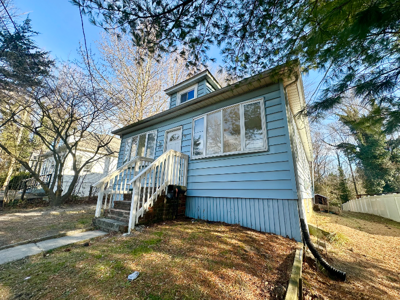 Clementon House: 25 Indian spring Rd