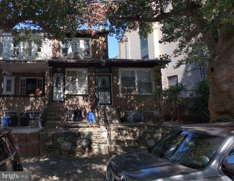 Philadelphia House: 523 W Nedro