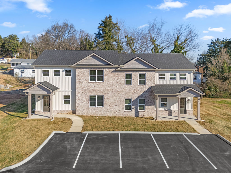 Clinton Townhome: 313 W Broad Street