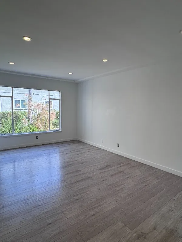 Los Angeles Apartment: 1280 N Laurel Ave
