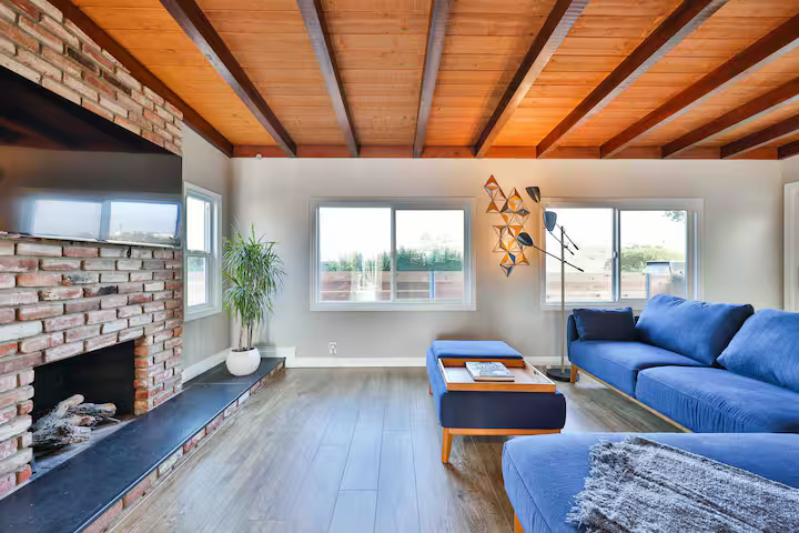 Oceanside Condo: 999 N Pacific Street