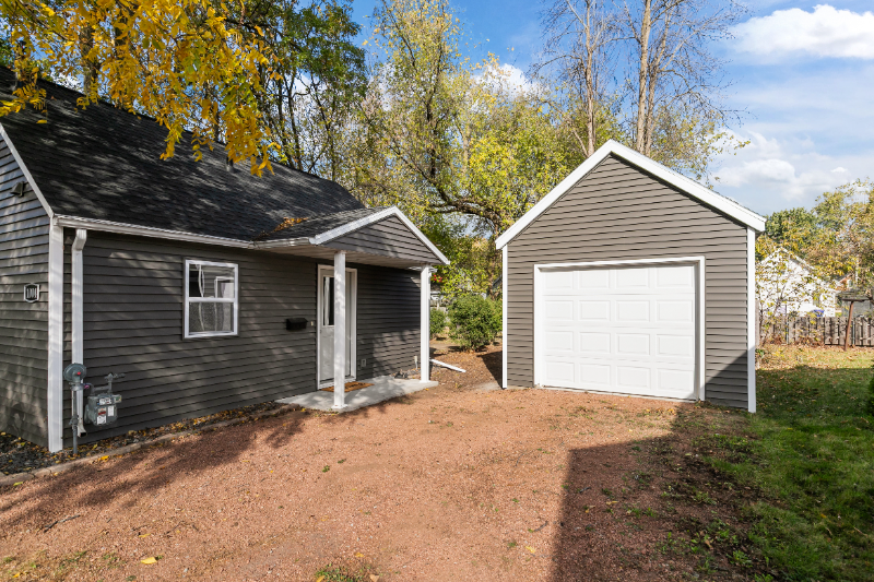 Appleton House: 1004 W Kamps Ave