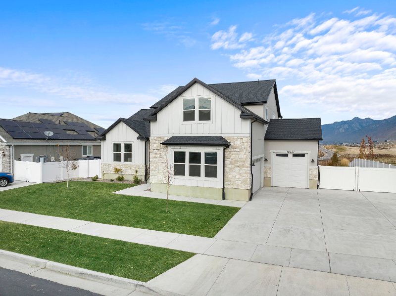 bluffdale House: 16037 S Coupler Ln