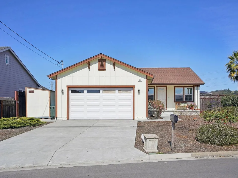 Santa Rosa House: 35 Brighton Court