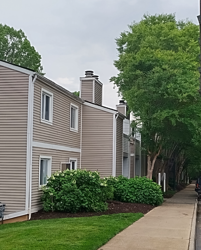 Lynchburg Apartment: 600 Reusens Road