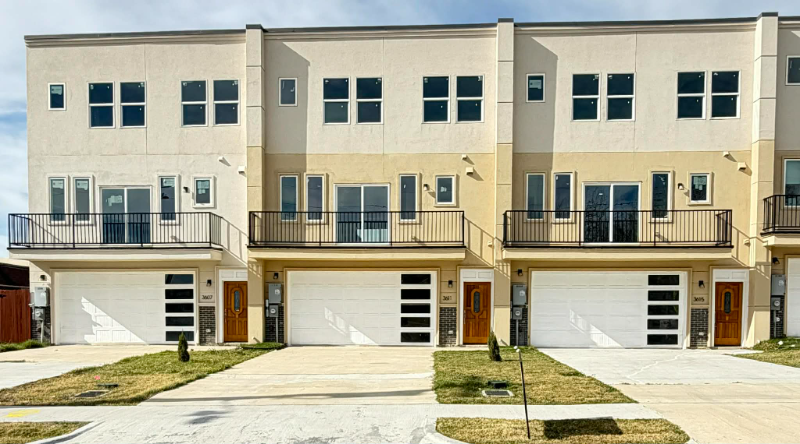 Irving Townhome: 3611 Portland St