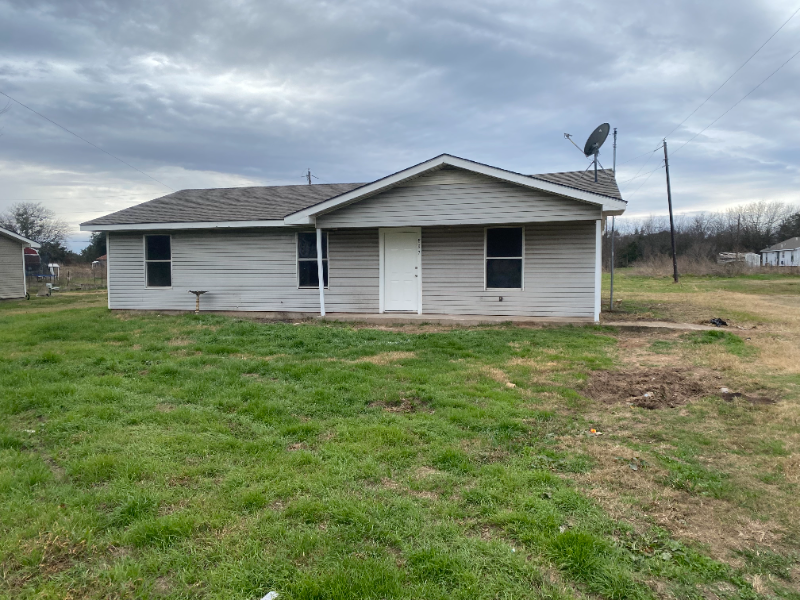 WACO House: 897 PETIT RD