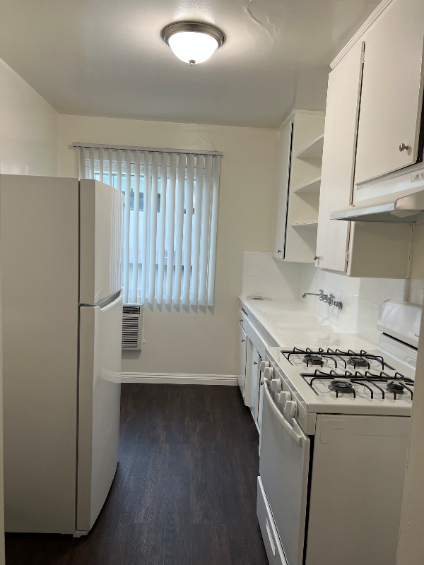 Glendale Apartment: 214 W Maple St