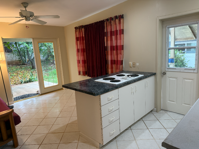 Honolulu House: 1011 Hulakui Drive