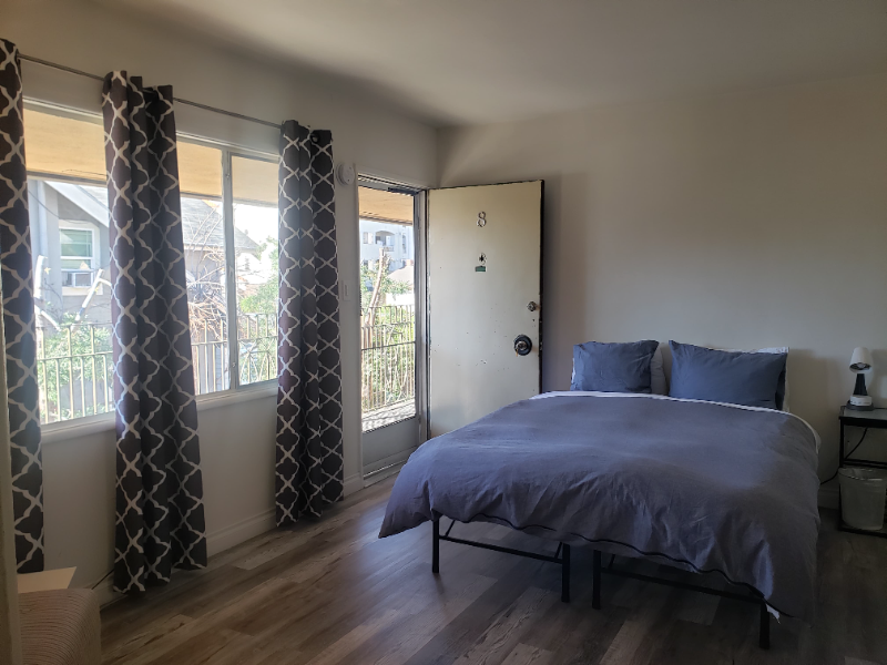 Hollywood Apartment: 5923 Gregory Ave