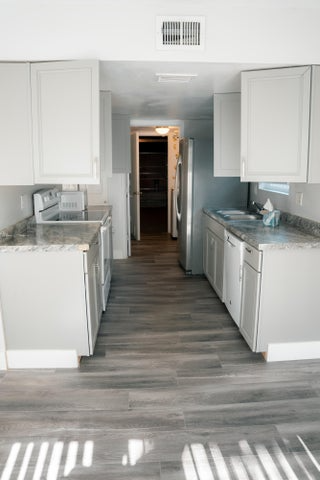 West Palm Beach House: 5884 Dewberry Way