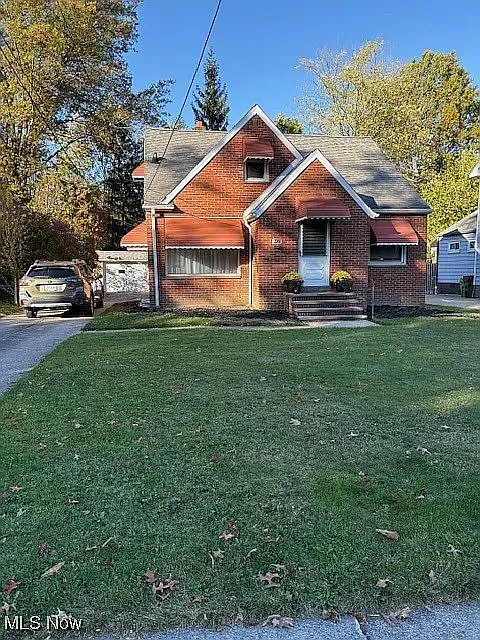 South Euclid House: 4493 Telhurst Rd, South Euclid, OH 44121