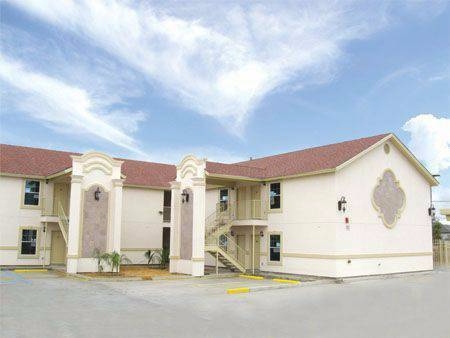 Laredo Apartment: 3208 Gustavus St